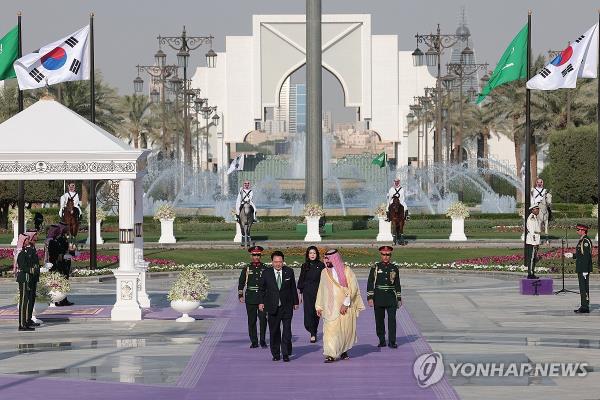(焦点新闻)尹增铉访问沙特阿拉伯和卡塔尔，为第二次中东商业繁荣带来希望
