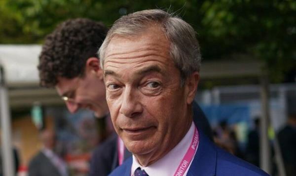 奈杰尔·法拉奇(Nigel Farage)抨击律师事务所的“虚构作品”，称他没有被去银行化
