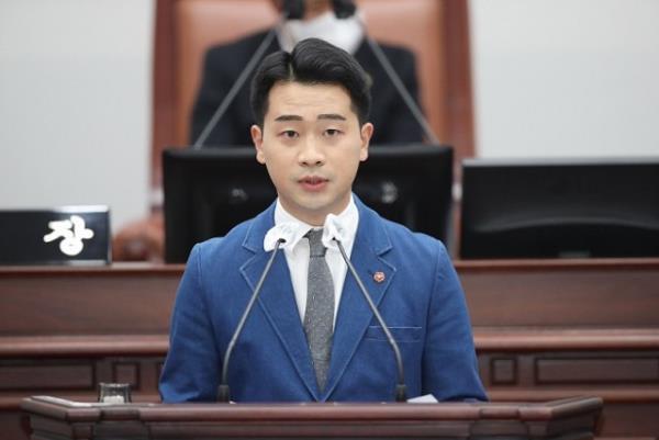 济州岛最年轻的地方议员因涉嫌性交易被开除党籍