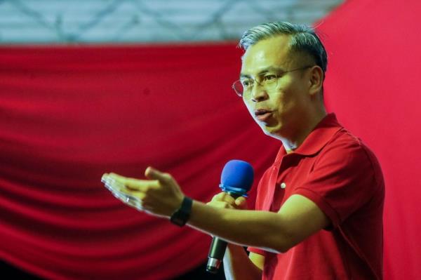 Fahmi challenges Azmin to co<em></em>ntest against successor Amirudin in Selangor polls