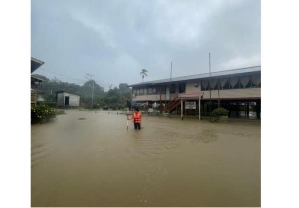 米里民防:大雨淹没了沙捞越的长越，到目前为止没有疏散