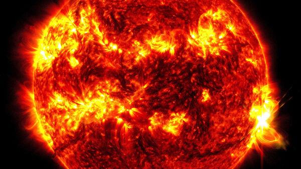 太阳发出了近十年来最大的太阳耀斑