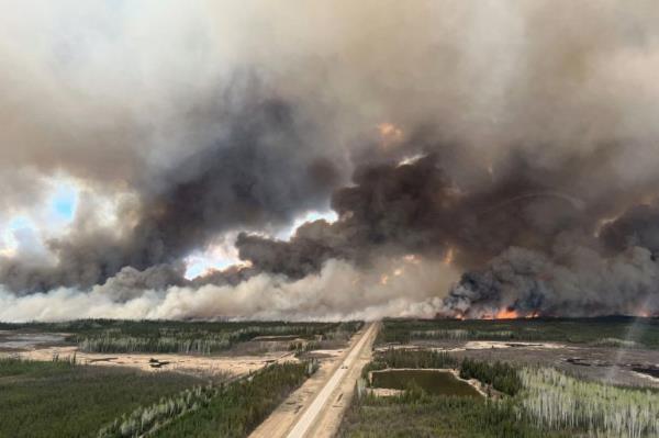 加拿大野火引发疏散命令和警告:你需要知道的