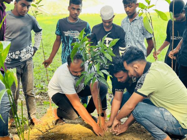 孟加拉国有影响力的人提倡植树来对抗创纪录的高温